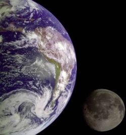Po keletos milijardų metų Žemė ir Mėnulis bus visiškai susisinchronizavę ir suksis kartu. Viena Žemės pusė daugiau niekada nebematys Mėnulio.