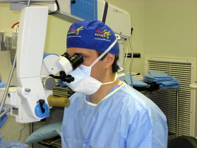 Didžiojoje Britanijoje kuriamas akimis valdomas chirurginis robotas