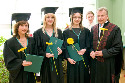 Įteikti sertifikatai geriausiems 2008 m. KTU absolventams