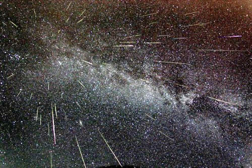 Perseidų lietus - nuotrauka padaryta 2007 metais astronomijos mėgėjo Fred Bruenjes