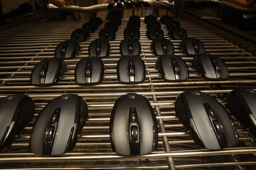 „Logitech“ išsiuntė į prekybą milijardinę pelę