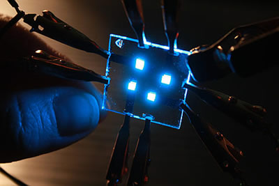 Mėlynos spalvos organinių šviesos diodų efektyvumą pavyko padidinti 25%