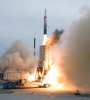 Izraelis sėkmingai išbandė raketą naikintoją „Hetz“
