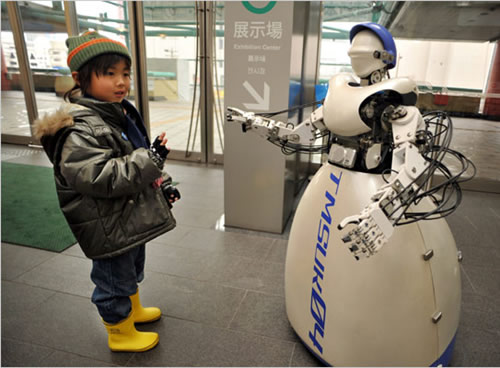 Populiarioje Japonijos kultūroje robotai jau seniai vaizduojami kaip draugiški padėjėjai