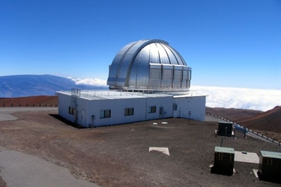 D. Britanijos infraraudonasis teleskopas ant Mauna Kėja ugnikalnio Havajuose. 