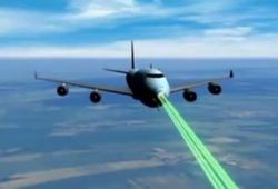 JAV „skraidantis lazeris“ sėkmingai sunaikino antžeminį taikinį