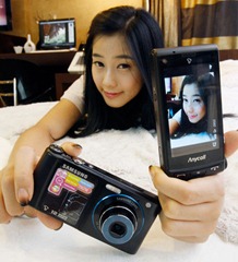 Ar „Samsung SCH-W880“ pakeis kompaktinius fotoaparatus?