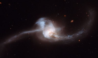 „Hubble“ teleskopas nufotografavo galaktikų susidūrimą