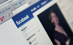 Interneto aktyvistai ragina atkreipti dėmesį į „Facebook“ pažeidžiamumą
