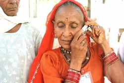 Indijoje bus atjungta 25 mln. mobiliųjų telefonų