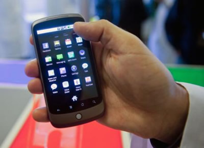 Sumažinta savų pirkėjų nerandančio „Google Nexus One“ telefono kaina