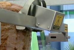 Vokietijoje sukurtas kebabus kepantis robotas 