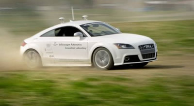 „Audi TTS Shelley“ automobilis be vairuotojo ruošiasi rekordiniu greičiu įveikti prestižinių lenktynių trasą