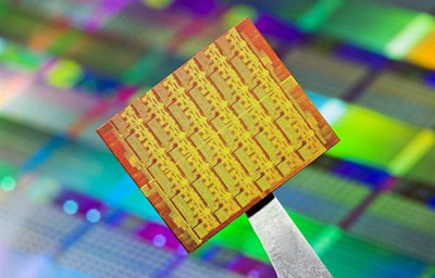 „Intel“ netrukus pateiks eksperimentinį procesorių su 48 branduoliais