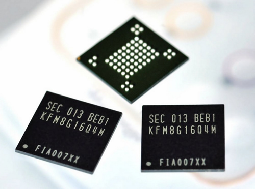 „Samsung“ pristato naują 30 nm 8 Gb atmintinę „OneNAND“