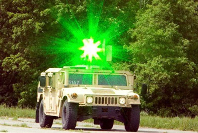 JAV kariuomenė bando priešą akinančius lazerius