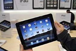 Naujoji technologija leistų „iPad“ susukti kaip laikraštį