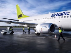 „airBaltic“ viena pirmųjų pasaulyje keleiviams pristatys „Apple iPad“