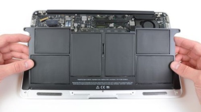 Atliktas naujojo „MacBook Air“ „skrodimas“