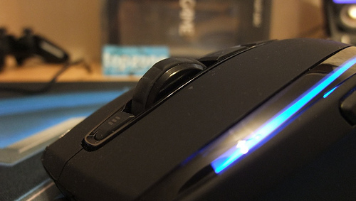 „Roccat KONE+“ žaidimų pelytės ir „Roccat TAITO“ kilimėlio apžvalga