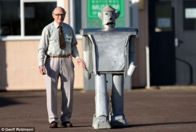 Robotas, pagamintas iš bombonešio po 45 metų vėl išvydo dienos šviesą