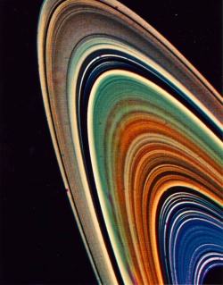 Saturno žiedai – apirusio palydovo liekanos?