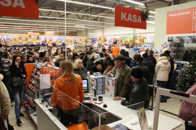 Marijampolėje - ką tik atidaryto „Topo centro“ apgultis Marijampolėje - ką tik atidaryto „Topo centro“ apgultis