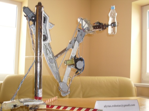 Alytiškis robotą sukonstravo iš senų automobilių detalių