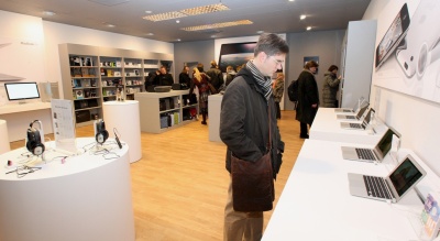 Pirmoji parduotuvė Baltijos šalyse pagal naują „Apple“ koncepciją įrengta Vilniuje Pirmoji parduotuvė Baltijos šalyse pagal naują „Apple“ koncepciją įrengta Vilniuje