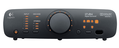 „Logitech“ Z906 erdvinio garso kolonėlės perteikia kino teatro potyrius „Logitech“ Z906 erdvinio garso kolonėlės perteikia kino teatro potyrius