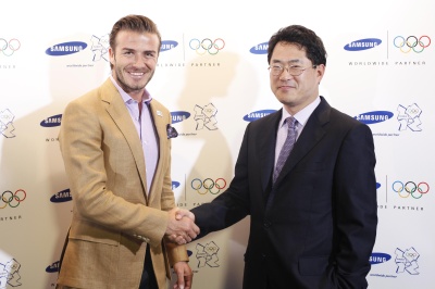 „Samsung“ pasirašė sutartį su Davidu Beckhamu – Londono olimpinių žaidynių ambasadoriumi „Samsung“ pasirašė sutartį su Davidu Beckhamu – Londono olimpinių žaidynių ambasadoriumi
