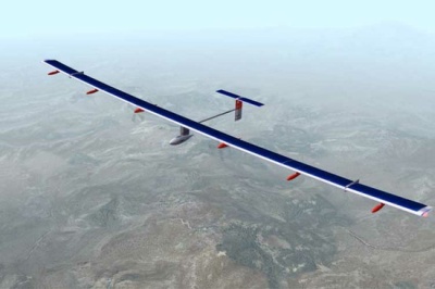 Saulės energija varomas lėktuvas sėkmingai atliko pirmąjį tarptautinį skrydį