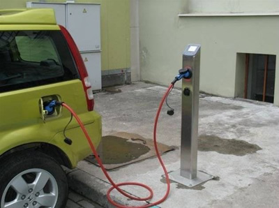 Vilniuje atidaryta pirmoji elektromobilių krovimo stotelė Vilniuje atidaryta pirmoji elektromobilių krovimo stotelė
