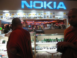 „Nokia“ uždarinėja savo internetines parduotuves