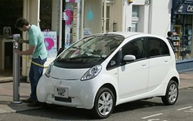 „Mitsubishi“ siūlys pigesnį „i-MiEV“ elektromobilį