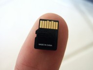 „microSD“ atminties kortelės pinga dėl jų pertekliaus