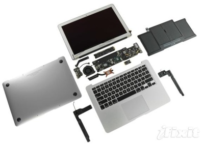 Kaip atrodo „MacBook Air“ kompiuterio „viduriai“?