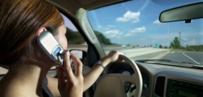 Mobilieji telefonai kelia tokį pat pavojų kaip ir svaigalai Mobilieji telefonai kelia tokį pat pavojų kaip ir svaigalai