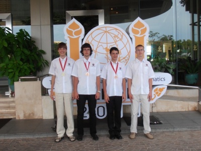 Iš tarptautinės informatikos olimpiados Tailande Lietuvos komanda grįžo su trimis medaliais