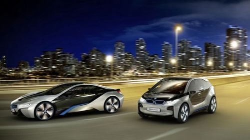 BMW pristatė koncepcinių elektromobilių „i8“ ir „i3“ galutinę viziją