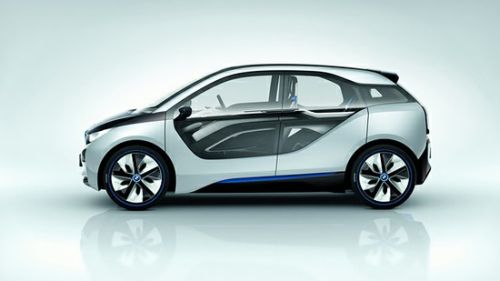 BMW pristatė koncepcinių elektromobilių „i8“ ir „i3“ galutinę viziją