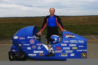 Naujas greičio rekordas atviru motociklu – 501,6 km/h Naujas greičio rekordas atviru motociklu – 501,6 km/h
