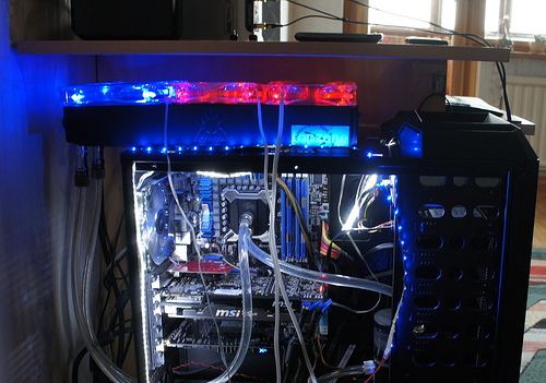 „Phobya G-Changer 360“ radiatorius ir daug LED švieselių