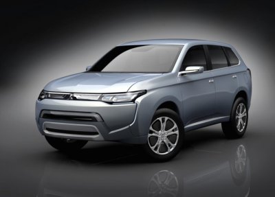 „Mitsubishi“ ruošia elektra įkraunamą hibridinį visureigį „Mitsubishi“ ruošia elektra įkraunamą hibridinį visureigį