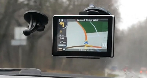 5 colių kiniškas lietimui jautrus GPS su galinio vaizdo kamera