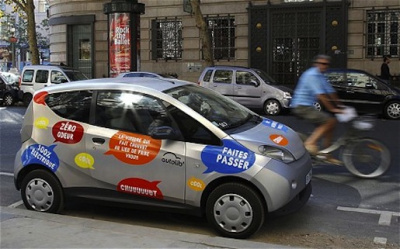 Paryžiuje jau galima išsinuomoti ne tik dviratį, bet ir elektromobilį Paryžiuje jau galima išsinuomoti ne tik dviratį, bet ir elektromobilį