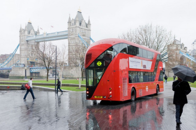 Į Londono gatves išriedėjo hibridinis dviaukštis autobusas