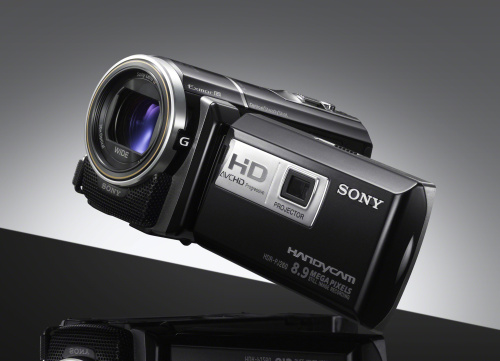 Naujoji „Sony Handycam“ vaizdo kamerų šeima leis kiekvienam įsijausti į savo filmų kūrimą