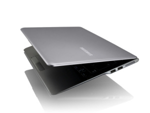 Pirmasis „Samsung Ultrabook™“ – ypač plonas ir lengvas