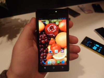 Ploniausio išmaniojo telefono titulą perima „Huawei Ascend P1 S“